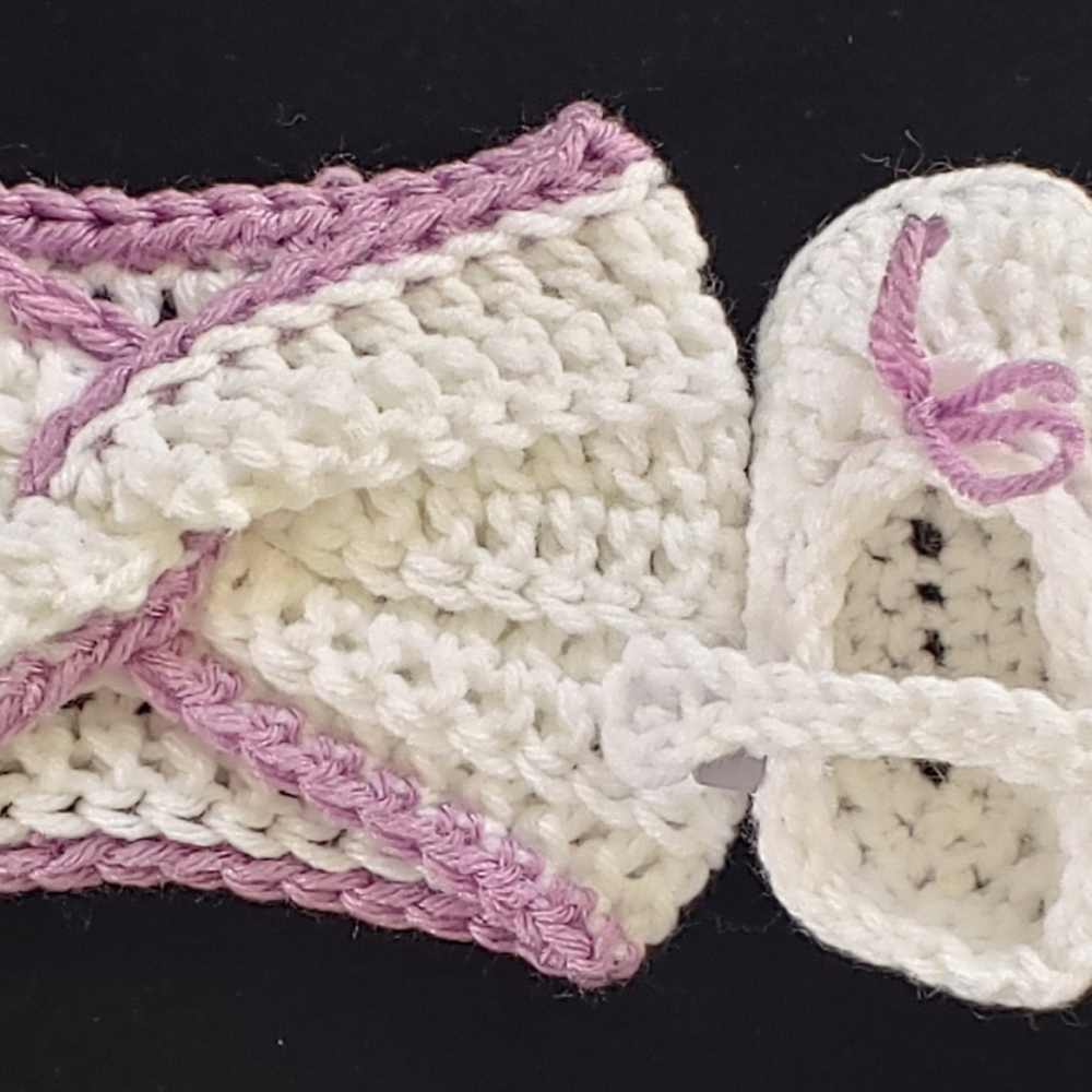 Beautiful earwarmer headband and booties are0-3 set.handmade